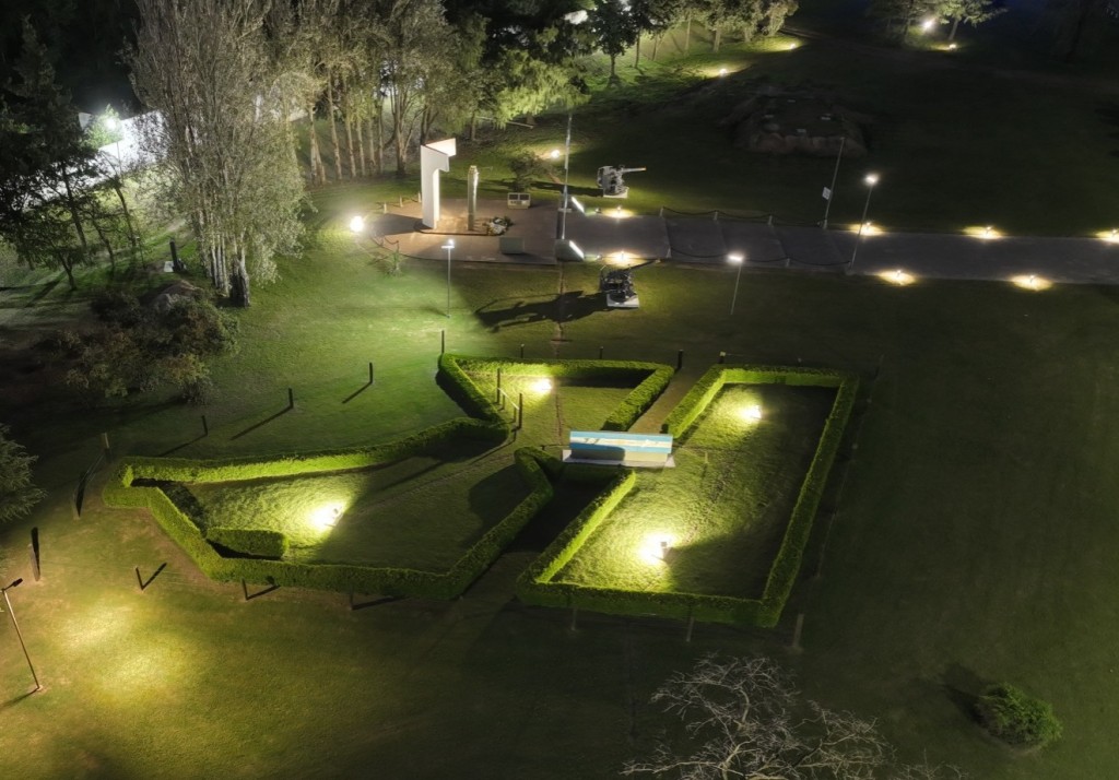 Se iluminó el Monumento a las Islas Malvinas