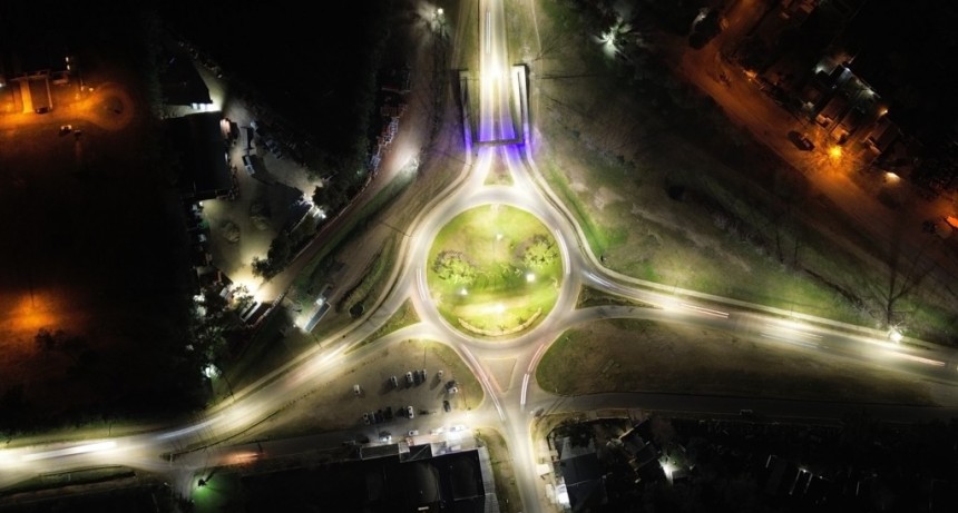 Más iluminación en barrios: refuerzo de luminarias en La Rotonda de Los Trabajadores