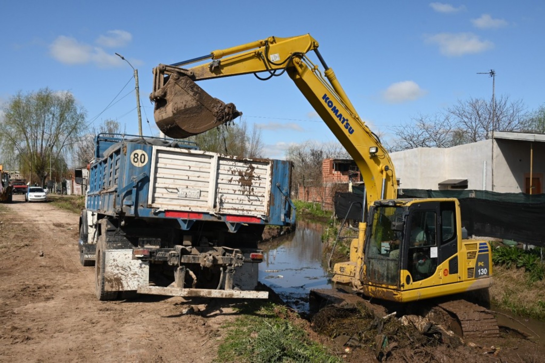 Avanzan los trabajos de limpieza y reacondicionamiento del Arroyo Lanusse