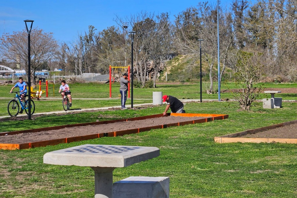 El Municipio construye un espacio para adultos mayores en el Paseo de la Independencia