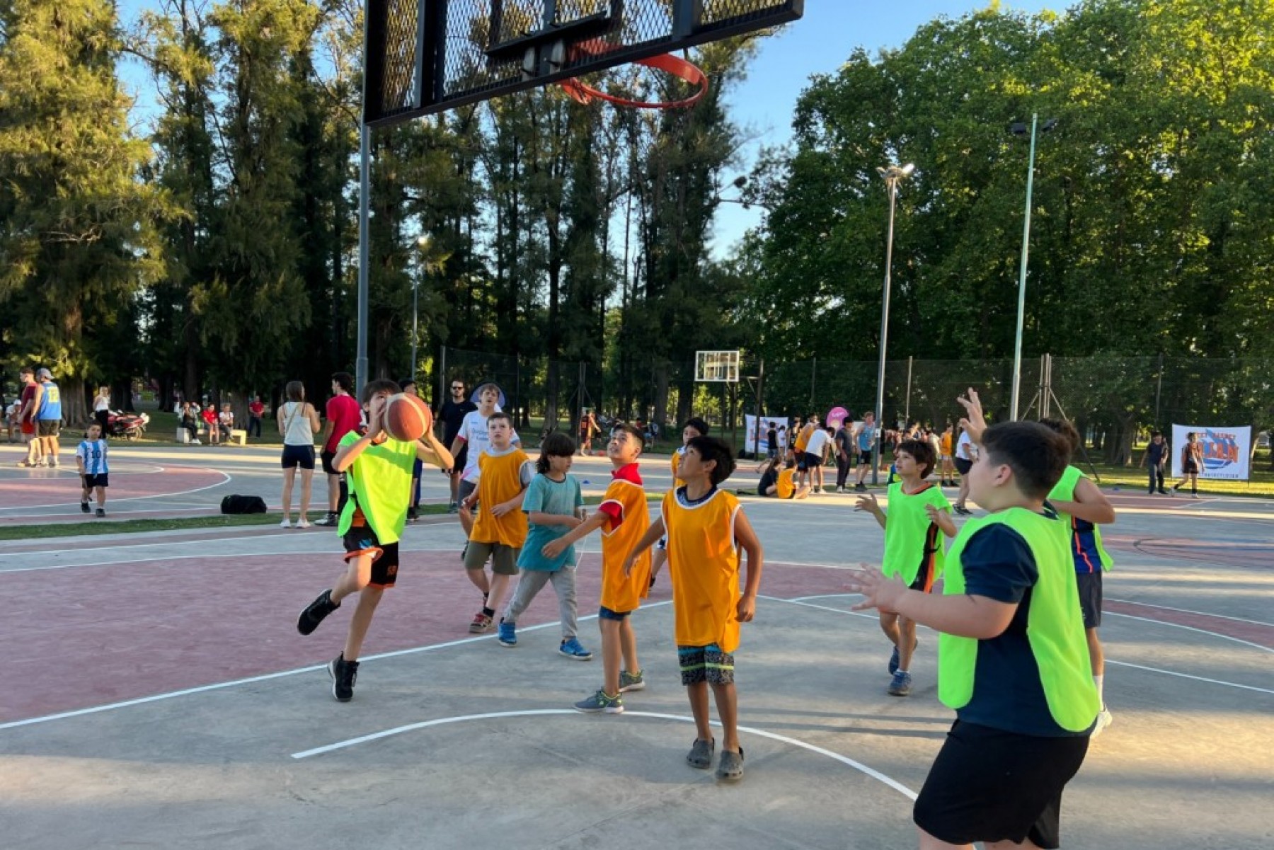 Se pone en marcha la Liga Municipal de Básquet en las canchas del Parque San Martín