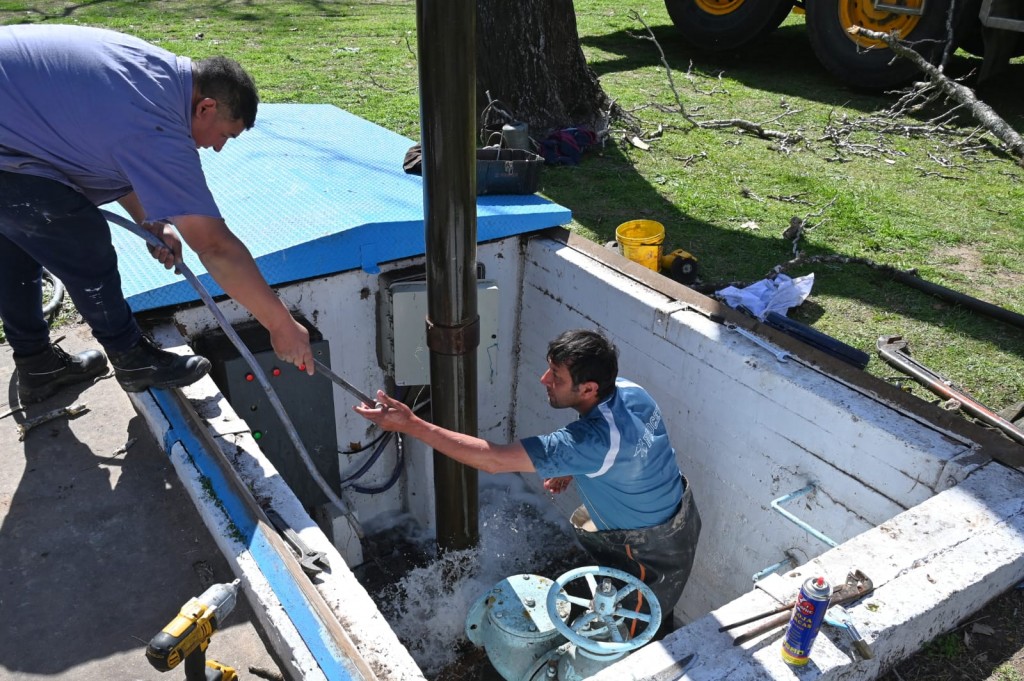 Servicios Sanitarios: trabajos de mantenimiento en una bomba de extracción