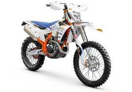 Ya se encuentra disponible en nuestro país la versión KTM 350 EXC-F “SIX DAYS” inspirada en el espíritu argentino