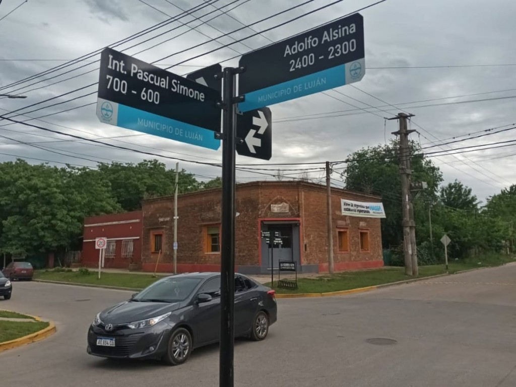 El Municipio continúa instalando nuevos nomencladores de calles