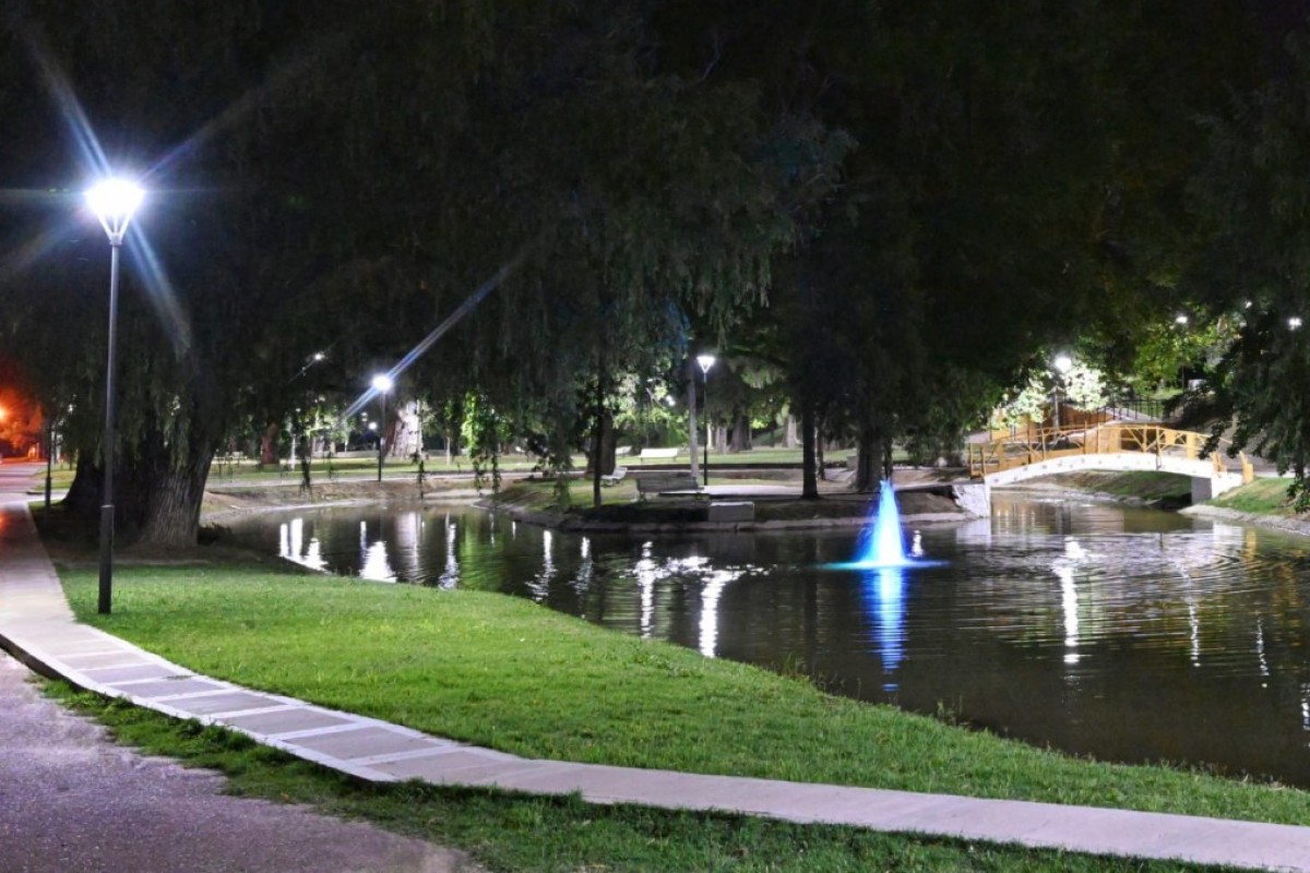 Finalizó la recuperación de la laguna del Parque Ameghino