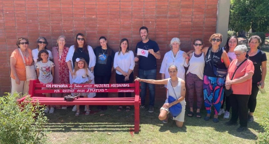 Luján por la Paz: se inauguró un Banco Rojo en el Polideportivo 