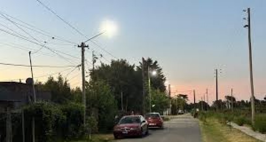 Los barrios de Luján continúan incorporando iluminación LED