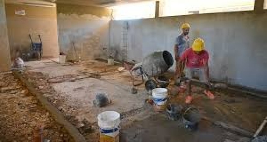 Continúa la obra de remodelación de los sanitarios del Polideportivo Municipal 
