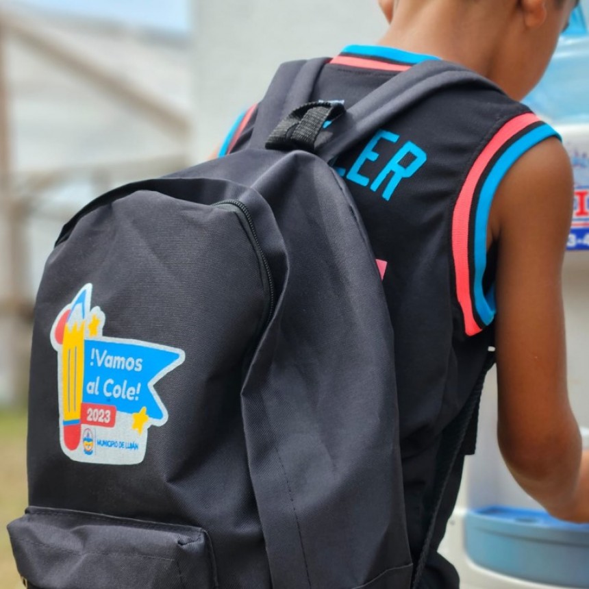 “Vamos al Cole”: el Municipio entregó kits escolares a niños, niñas y adolescentes