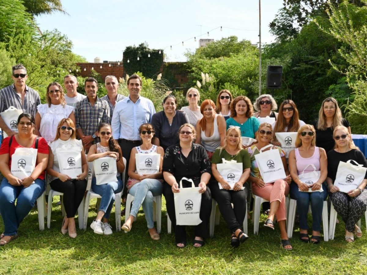 El Municipio y Provincia entregaron kits administrativos a escuelas secundarias