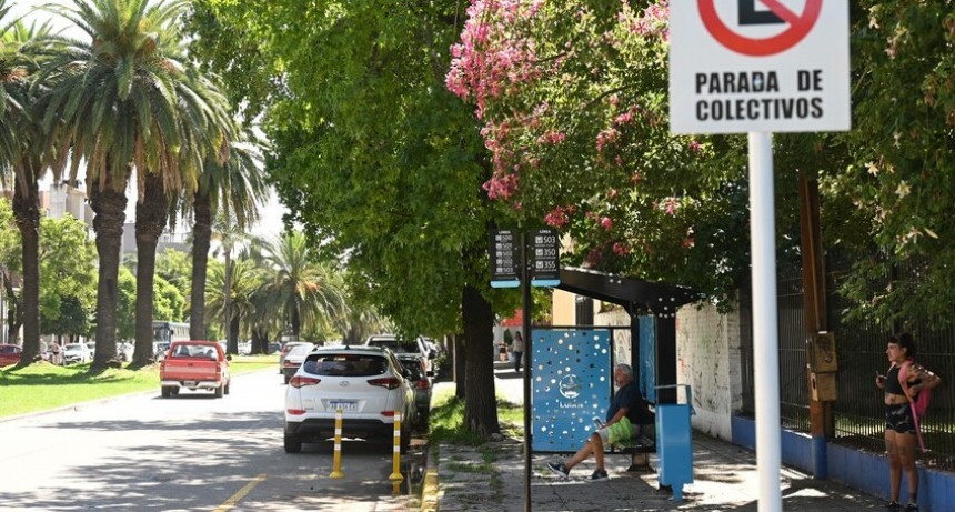 Se instaló un nuevo refugio y se modifican paradas de colectivos en el centro