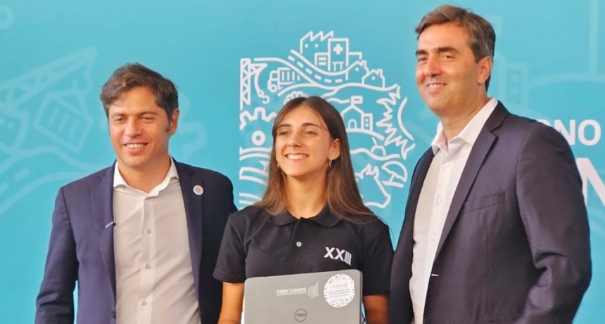 El Intendente y el Gobernador entregaron 250 netbooks a estudiantes de Luján 