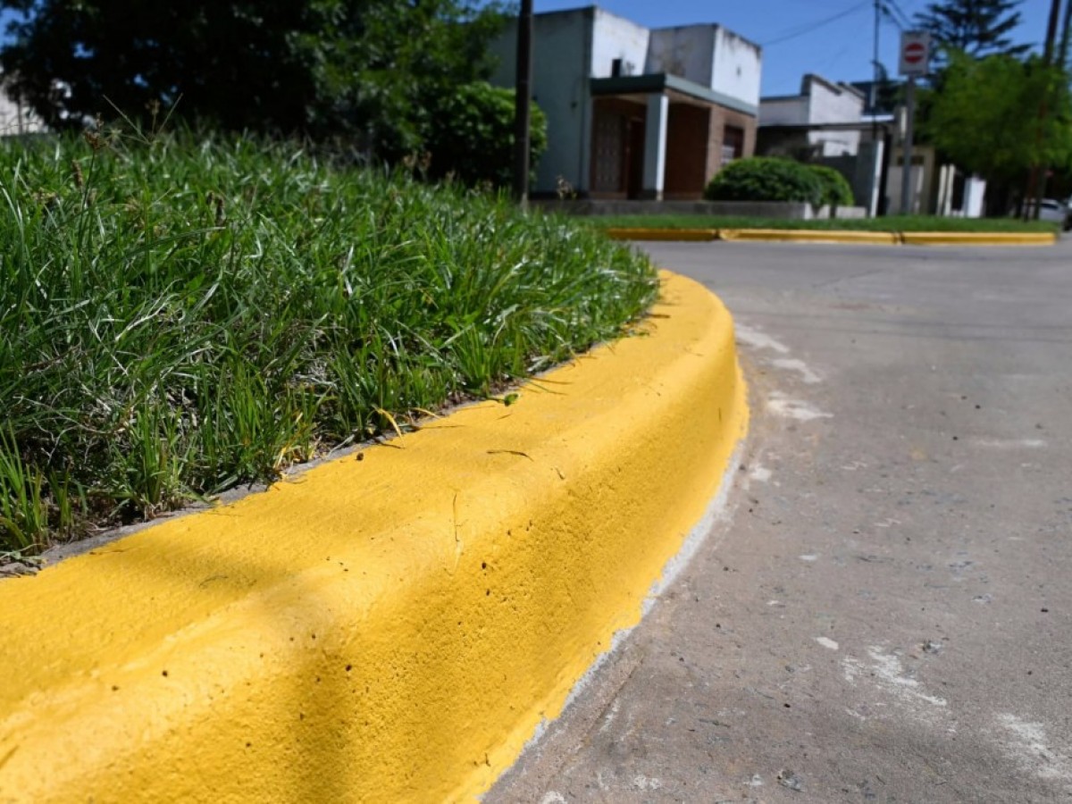Trabajos de demarcación vial en barrio San Bernardo