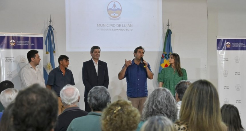 El Intendente entregó reconocimientos a más de 40 entidades comunitarias
