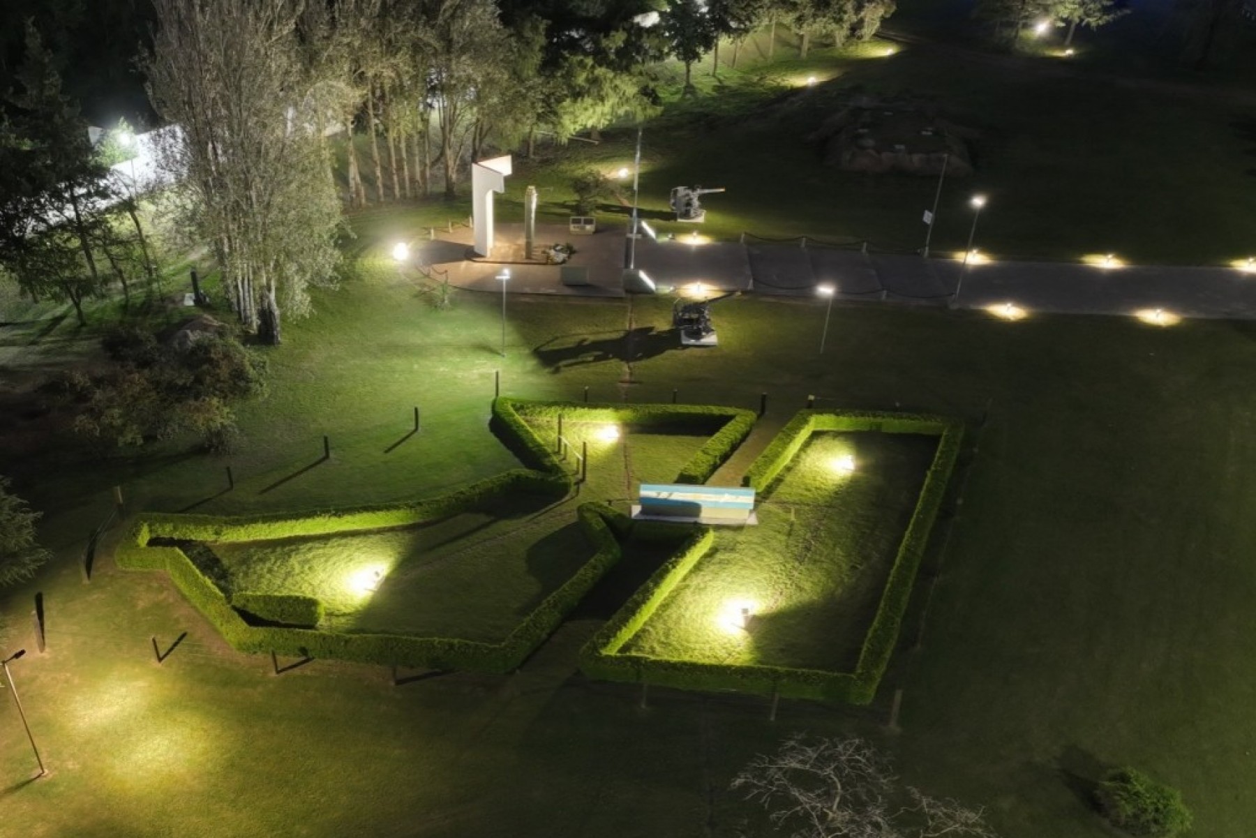 Se iluminó el Monumento a las Islas Malvinas