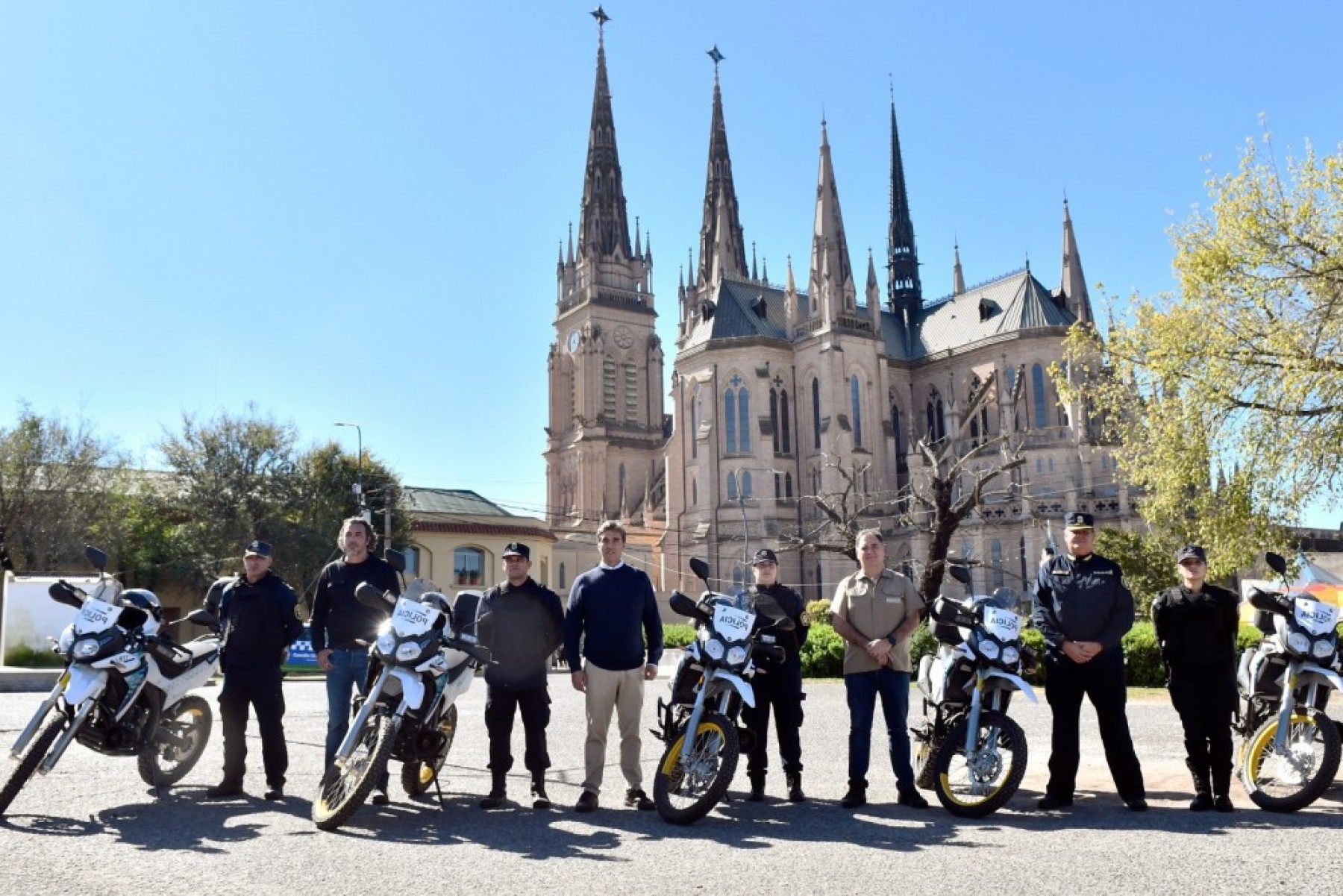 Luján continúa reforzando la seguridad con nuevas motos de la Policía y 30 efectivos. 