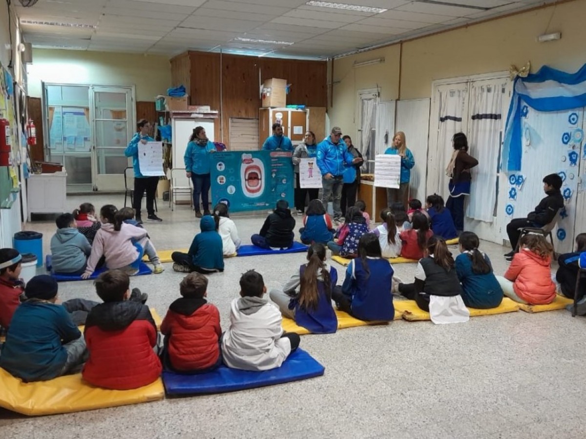Charlas de prevención y promoción de la salud bucal en establecimientos educativo