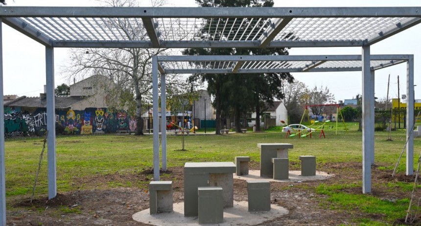 Trabajos de mejoramiento en la nueva plaza del barrio San Bernardo 