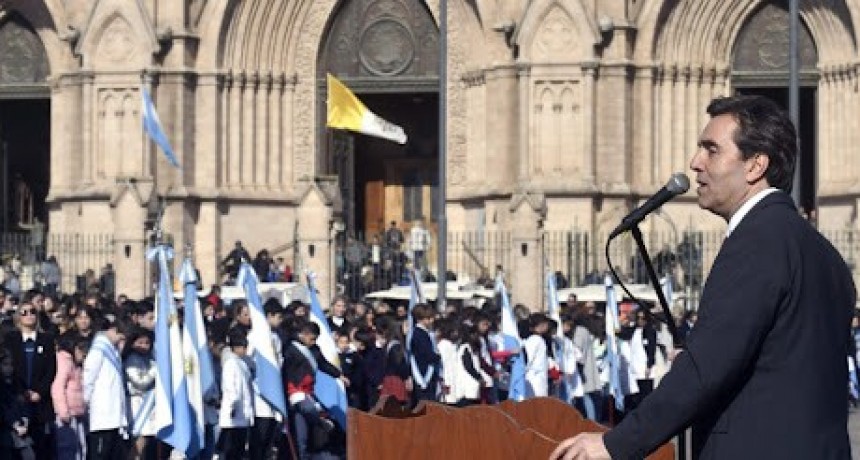 Se realizó el Acto por el Día de la Bandera encabezado por el Intendente Leonardo Boto