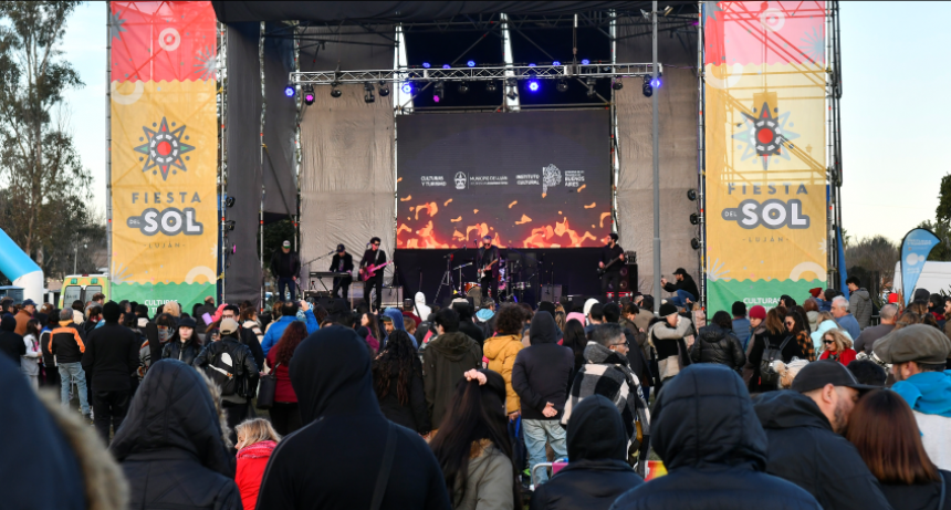 La Fiesta del Sol cerró con más de 10.000 visitantes en una jornada a pura música y color