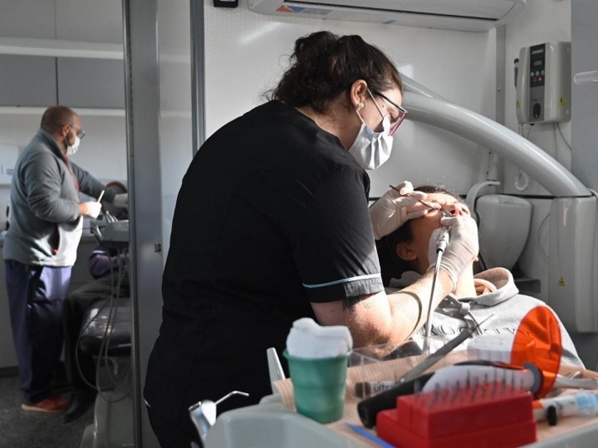 Posta de salud y unidad móvil odontológica en el barrio Padre Varela