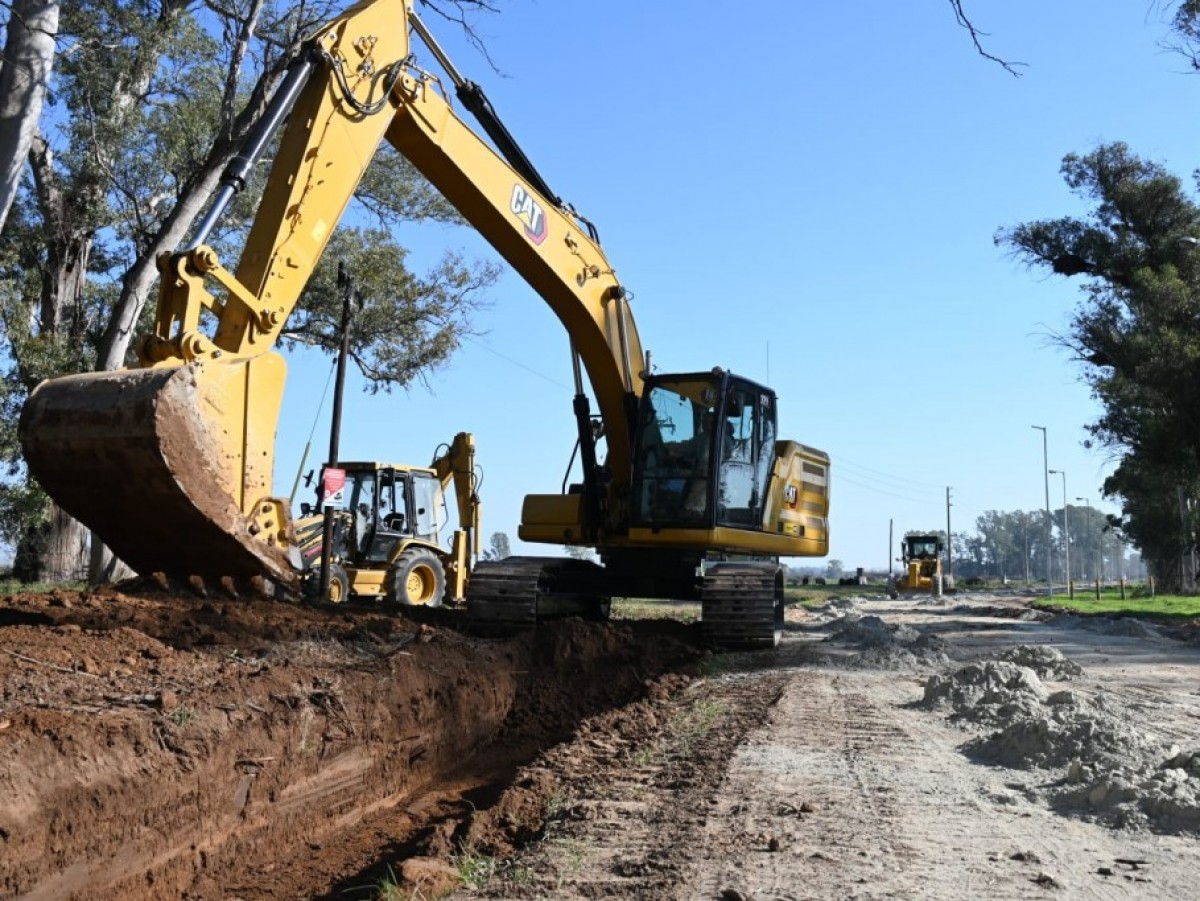 Inició la pavimentación de un nuevo tramo de avenida Beschtedt 