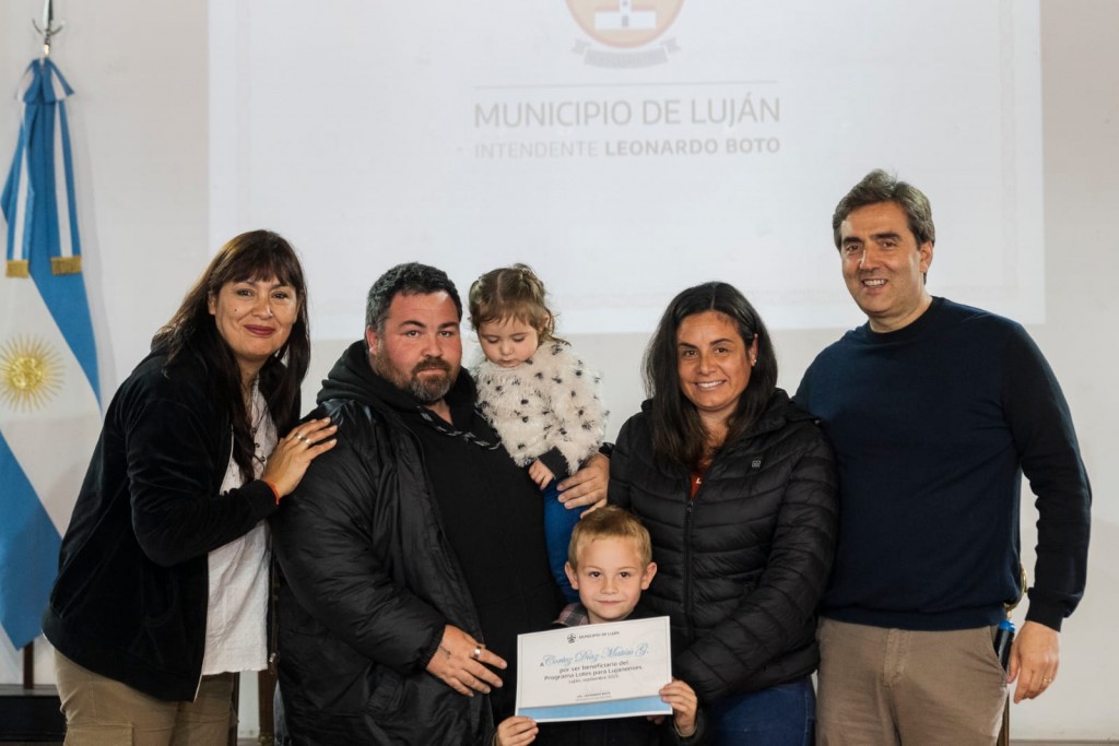 Se entregaron 140 nuevos certificados de Lotes para Lujanenses