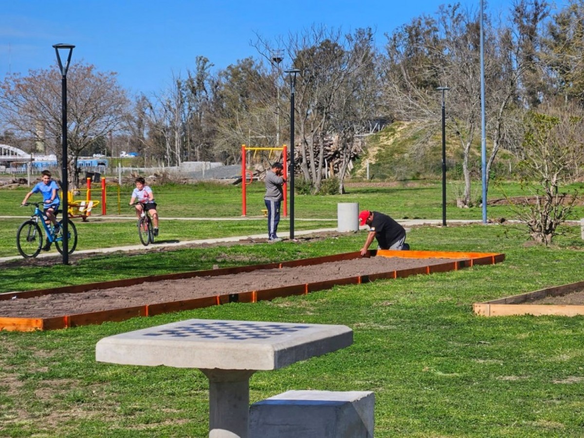 El Municipio construye un espacio para adultos mayores en el Paseo de la Independencia