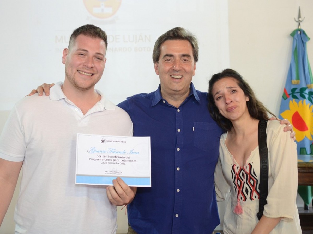 Continúa la entrega de certificados de Lotes para Lujanenses