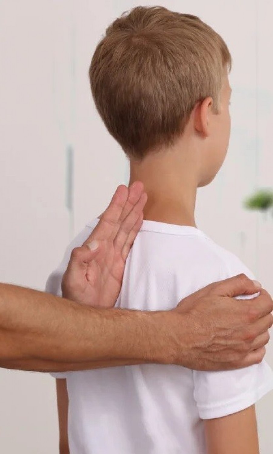 KINESIÓLOGOS CUIDAN LA SALUD POSTURAL DE LAS INFANCIAS