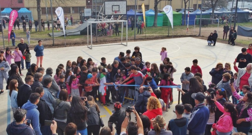 Se inauguró el nuevo playón deportivo del barrio Juan XXIII