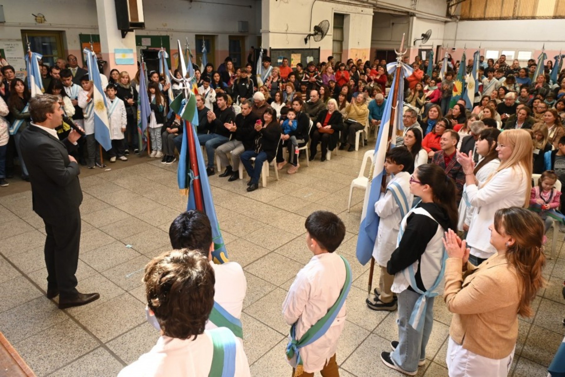 Se realizó el acto conmemorativo por el Día del Maestro