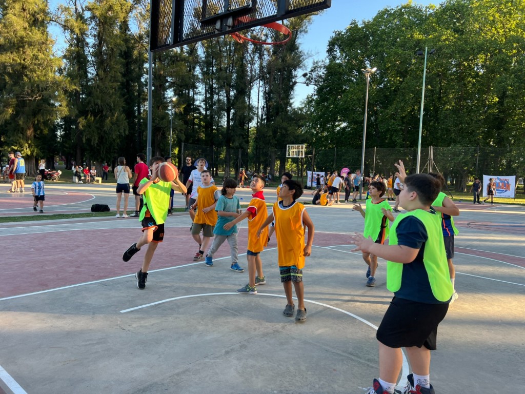 Se pone en marcha la Liga Municipal de Básquet en las canchas del Parque San Martín