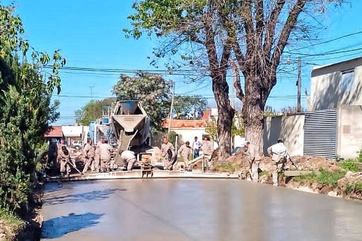 El Municipio inició trabajos de pavimentación en barrio Sarmiento