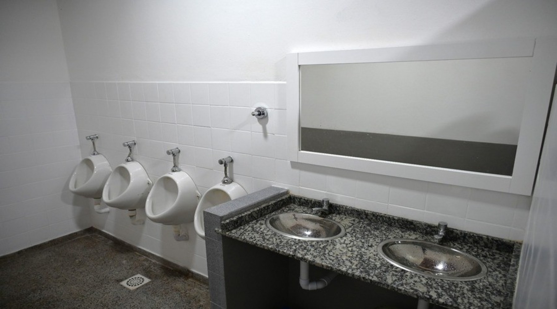 Continúan las obras de mejoramiento de infraestructura en escuelas del distrito