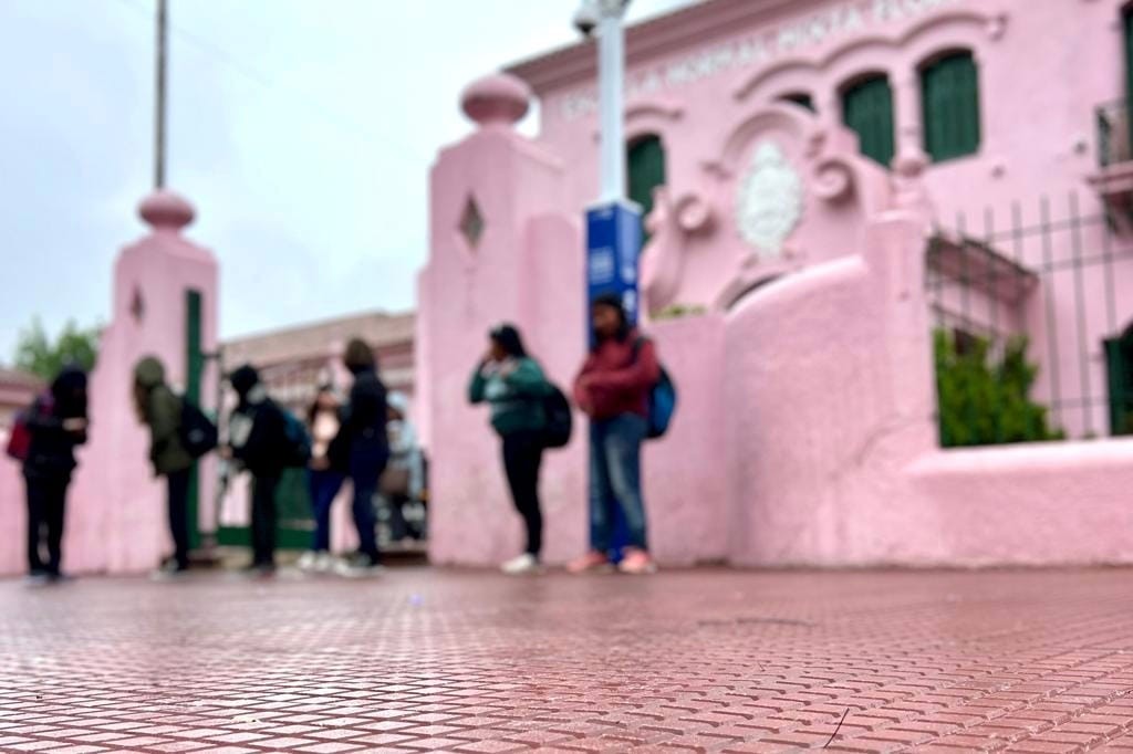Finalizaron los trabajos de reconstrucción de veredas en la Escuela Normal