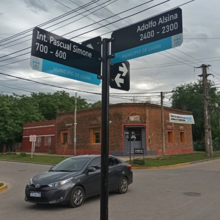 El Municipio continúa instalando nuevos nomencladores de calles